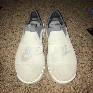 Size 10 men’s Nikes. Worn once!!